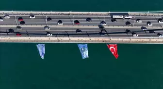 Türk Astronot Alper Gezeravcı için 15 Temmuz Şehitler Köprüsüne Bayraklar Asıldı