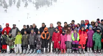 Karın Yıldızları Sarıkamış'ta Projesi İle İlkokul Öğrencilerine Kayak Eğitimi Veriliyor