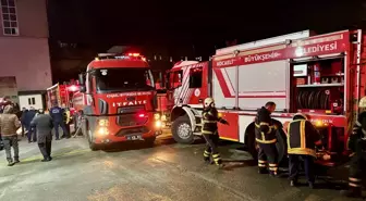 Gebze'deki demir çelik fabrikasında çıkan yangında hasar oluştu