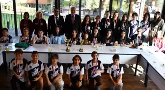 Akademi Basketbol Spor Kulübü Voleybol Takımı Başarılarıyla Gurur Verdi