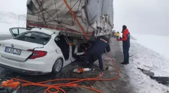 Bitlis'te kar yağışı nedeniyle meydana gelen trafik kazasında 2 kişi hayatını kaybetti