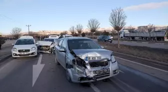 Sivas'ta 10 araç karıştığı zincirleme trafik kazasında yaralanan kişi tedavi altına alındı