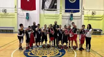 TÖSEV Başkanı Ömer Osman Yanık, Down Sendromlu Basketbol Milli Takımı'nı ziyaret etti