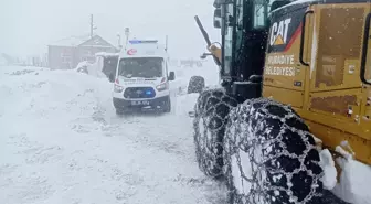 Van'da Olumsuz Hava Koşullarında Diyaliz Hastası Hastaneye Kaldırıldı