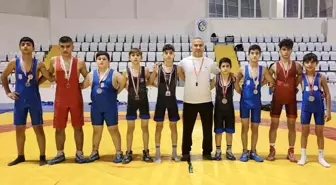 Yunusemre Belediyespor Güreşçileri Türkiye Şampiyonalarında Madalyalar Kazandı