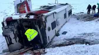 Ağrı'da yolcu otobüsü devrildi: 11 yaralı