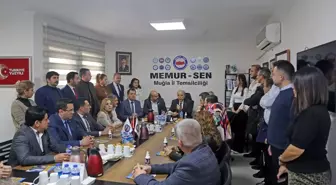 AK Parti Muğla Büyükşehir Belediye Başkan Adayı Aydın Ayaydın, Menteşe ilçesinde ziyaretlerde bulundu