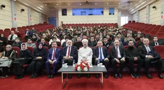 Diyanet İşleri Başkanı Ali Erbaş, İstanbul Recep Tayyip Erdoğan Anadolu İmam Hatip Lisesi öğrencileriyle bir araya geldi