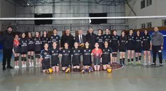 Havza Belediye Başkanı Kız Voleybol Takımını Ziyaret Etti