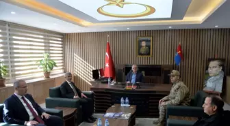 İçişleri Bakan Yardımcısı Münir Karaloğlu, Türkoğlu İlçe Jandarma Komutanlığını ziyaret etti