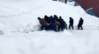 Karla Mücadele Ekipleri Kalp Hastası Yaşlı Kadını Kurtardı