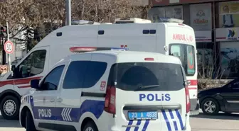 Elazığ'da minibüs ile otomobil çarpıştı: 1 yaralı