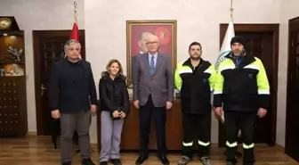 Odunpazarı Belediyesi Çantasını Bulduğu Parayı Sahibine Teslim Etti