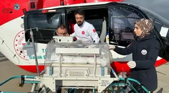 Zatürre teşhisi konulan bebek ambulans helikopterle Elazığ'a sevk edildi