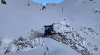 Şırnak'ın Beytüşşebap ilçesinde kar kalınlığı 3 metreyi geçti