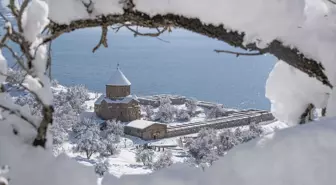 Van'da Akdamar Adası Karla Kaplandı