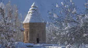Van'da Akdamar Adası Karla Kaplandı