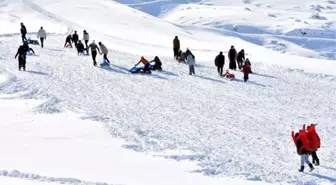 Bitlis'te kayakseverler El-Aman Hanı Kayak Merkezi'nde yoğunluk oluşturdu