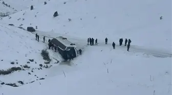 Sivas'ta Cenaze Dönüşü Otobüs Kazası: 14 Yaralı