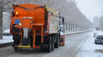 Kırşehir Belediyesi Kar Yağışına Anında Müdahale Etti
