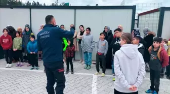 Hatay'ın Belen ilçesinde konteyner kent sakinlerine yangın eğitimi verildi