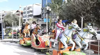 Kuşadası'nda Çocuklar Karne Heyecanını Lunaparkta Yaşıyor