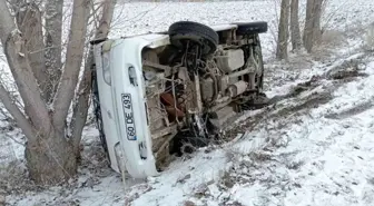 Tokat Yeşilyurt'ta Minibüs Devrildi, 3 Kişi Yaralandı