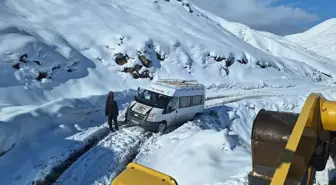 Siirt'in Eruh ilçesini Şırnak merkeze bağlayan kara yolu ulaşıma kapandı