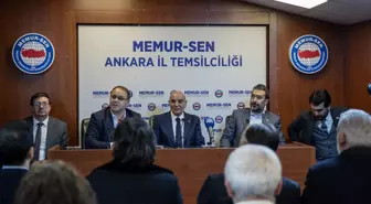 Cumhur İttifakı'nın Ankara Büyükşehir Belediye Başkan adayı Turgut Altınok, AK Parti ve MHP ilçe başkanlıklarını ziyaret etti