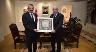 Batı Trakya Türk Azınlığı Danışma Kurulu Başkanı ve Gümülcine Seçilmiş Müftüsü Edirne Valisi'ni ziyaret etti