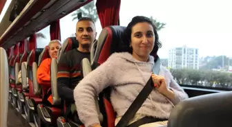Hatay'da Otobüs Şoförü Emniyet Kemeri Uyarısı Yapıyor