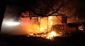 Kastamonu'da iki katlı ahşap evde çıkan yangın söndürüldü