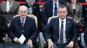 CHP Genel Başkanı Özgür Özel, Yılmaz Büyükerşen'in CHP'li belediyelerin genel koordinatörü olacağını açıkladı