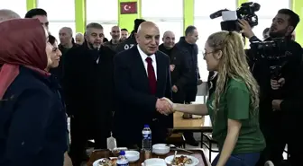 Turgut Altınok, partililerle bir araya geldi ve Mansur Yavaş'ı eleştirdi