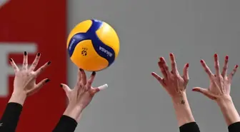 Türkiye 20 Yaş Altı Kadın Voleybol Milli Takımı, Sırbistan'ı 3-2 yenerek finallere katılmaya hak kazandı