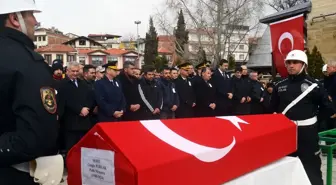 Sakarya'da trafik kazasında şehit olan polis memuru Cengiz Parlak'ın cenazesi Amasya'da defnedildi