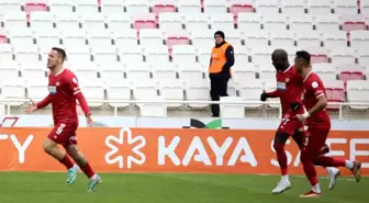 Trendyol Süper Lig: Sivasspor: 1 Beşiktaş: 0 (İlk yarı)