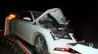 Antalya'da Otomobil ile Kamyonet Kafa Kafaya Çarpıştı: 1 Ölü, 2 Yaralı
