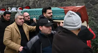 AK Parti Gençlik Kolları Genel Başkanı Eyyüp Kadir İnan'ın anneannesi İzmir'de defnedildi