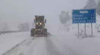 Antalya'nın Kaş ilçesinde kar yağışı etkili oldu