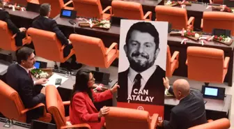 Can Atalay kararı öncesi Meclis'te tansiyon yükseldi! Sıraları yumruklayan vekiller divana yürüdü