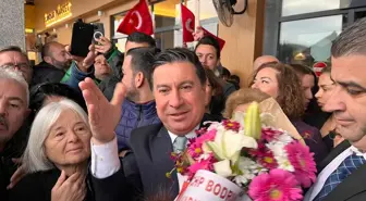 CHP Muğla Büyükşehir Belediye Başkan adayı Ahmet Aras, havalimanında karşılandı