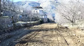 Yeşilyurt Belediye Başkanı Mehmet Çınar, Gündüzbey Mahallesindeki Yol Çalışmalarını İnceledi