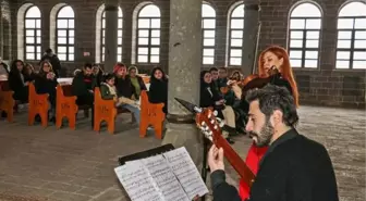 Diyarbakır'da Surp Giragos Kilisesi'nde Müzik Dinletisi