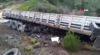 Dursunbey yolunda tomruk yüklü kamyon kaza yaptı