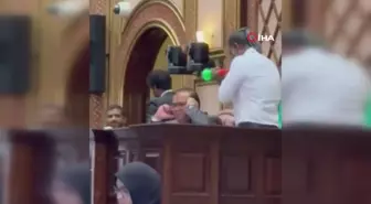 Maldivler'de milletvekilleri arasında kavga çıktı