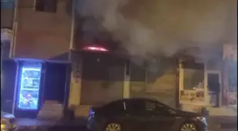 Hatay'da bir markette çıkan yangında çakmaklar patladı