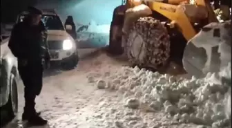 Kardan kapanan yolların açılmasıyla hastalar hastaneye ulaştırıldı