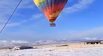 Kayseri'den kalkan sıcak hava balonları Niğde'ye indi