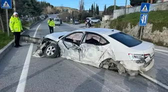 Söke'de Otomobil Aydınlatma Direğine Çarptı: Sürücü Yaralandı